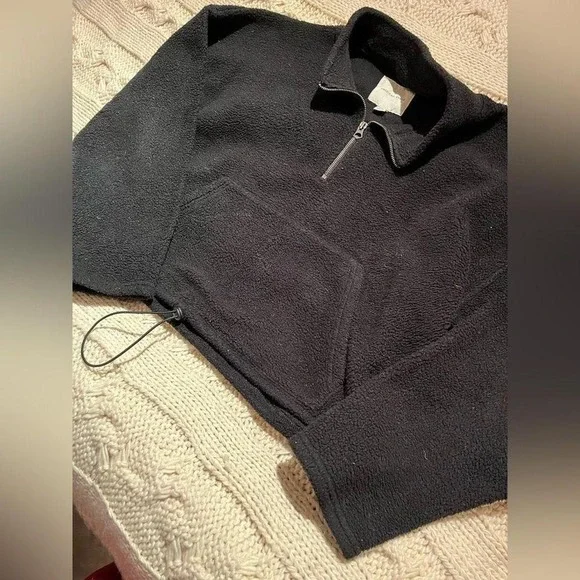 American Eagle fleece cropped sweater - Picture 3 of 3